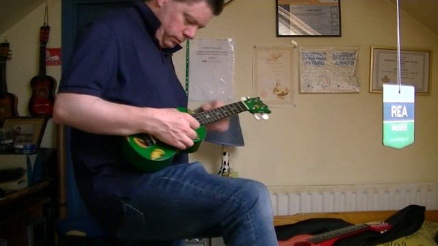 MAHALO U1KIT/GN Soprano Ukulele Restored смотреть онлайн