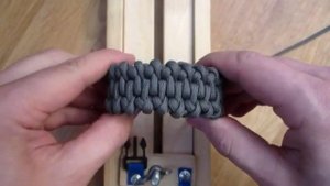 Браслет из паракорда