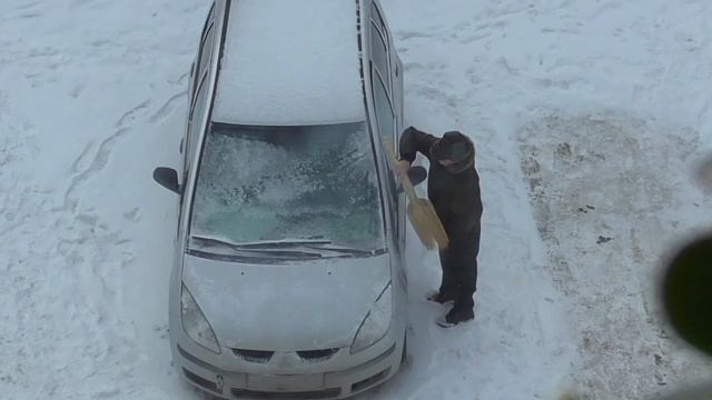 Когда сэкономил на щетке для снега автомобиля смотреть онлайн