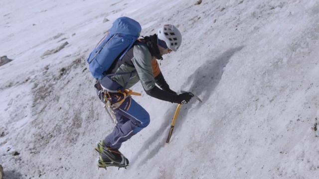 Walking techniques high alpine tours: on ice with crampons & ice axe – Tutorial (10/18) | LAB ICE смотреть онлайн