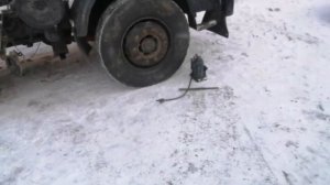 Меняем резину на сомосвале. Маз 5516