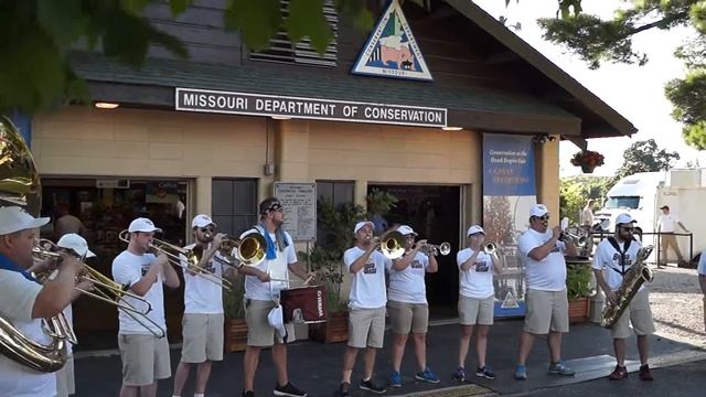 Brass and Sass - Ocean Avenue смотреть онлайн