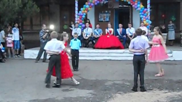 выпускной 2015 года, заря, выступление. поздравление малых, поздравляют выпускников))0 смотреть онлайн