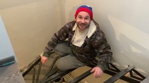 Сколько стоит сделать лестницу своими руками в старинной квартире 19 века?