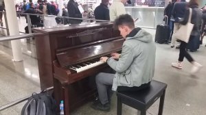 Piano Medley in London at St. Pancras International Station (THOMAS KRÜGER)