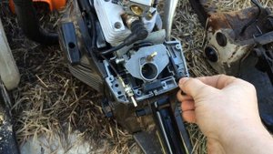 Китайская бензопила : СЕКРЕТНАЯ КНОПКА все не пользуются, а она есть.