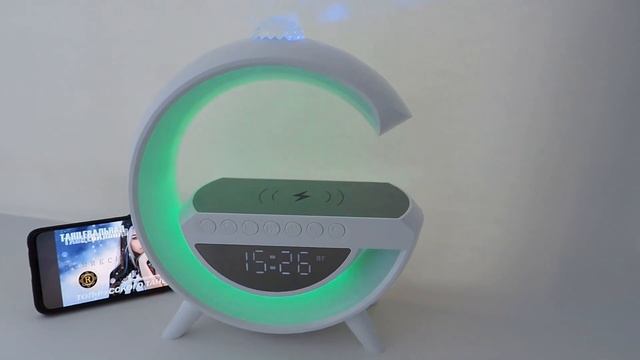 Умная смарт колонка с беспроводной зарядкой. С диско шаром смотреть онлайн