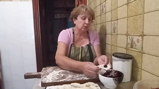 Дела домашние ? варенье и вареники из вишни и поговорить
