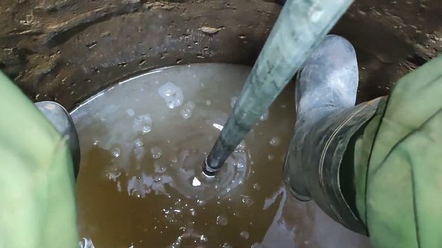 Гидро бурение абиссинской скважины в колодце 13 метров. Процесс бурения и обсадка абиссинки ! смотреть онлайн