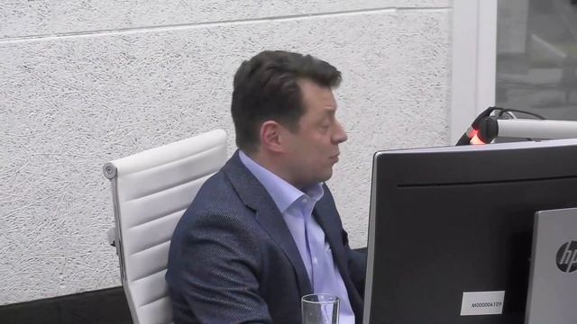 Диалог с бизнесом. Подкаст#8 «На работу нужно брать профессионалов» смотреть онлайн