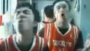 2 китайца поют прикольную песенку