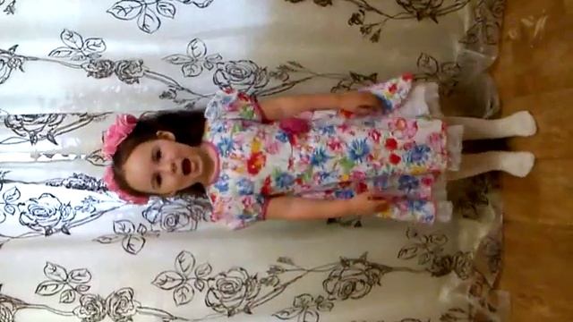 Девочка 3-х лет читает стих про любимого деда ))).