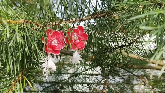 Серьги с малиновыми цветами со стразами смотреть онлайн