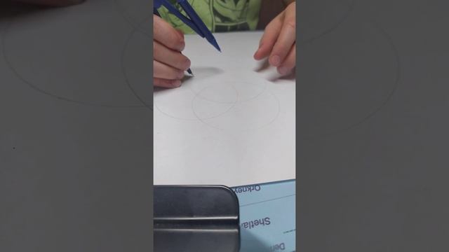 Делаем цветок с помощью циркуля ! смотреть онлайн