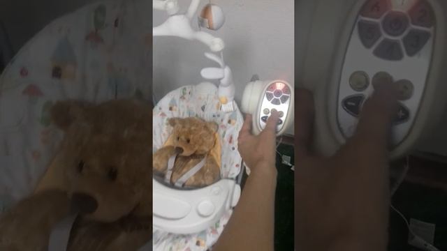 Видеообзор электрокачелей Graco Lovin hug