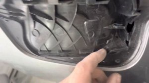 Как Снять лючок с Volkswagen тТигуан