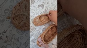 Лапти из газетных трубочек.Готовая работа.