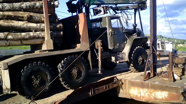 УРАЛ ЛЕСОВОЗ заезд на паром река Вишера Красновишерск смотреть онлайн