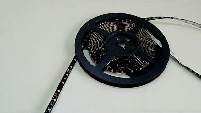 Banda led albastra, IP65, 60 smd 3528/ml, 4.8W/m 12V fundal negru ideal pt auto - www.becleduri.ro смотреть онлайн