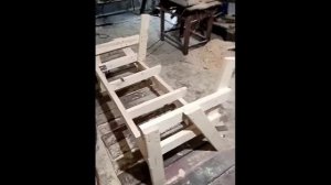 Скамейка со столиком.