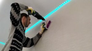 Потолочный карниз для штор на стену