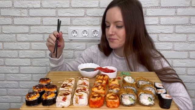 МУКБАНГ РОЛЛЫ ЗАПЕЧЕННЫЕ с курицей ЦЕЗАРЬ КАЛИФОРНИЯ MUKBANG ROLLS ответы на вопросы любимый василё