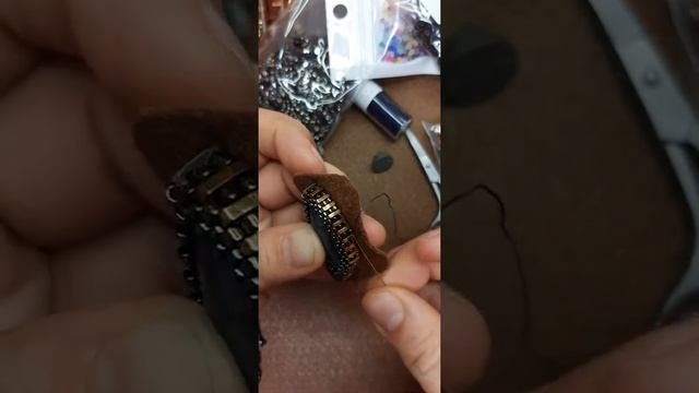 Процесс создания колье, новое оплетение кабошона,обработка: края и задника 1 часть. Ссылки.