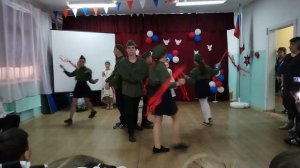 Выступление под песню,, Встанем''