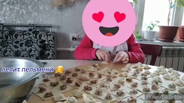 Ребенок готовит еду!Доченька мамина помощница?!Лепим пельмени?!Быстрый способ лепки пелменей!