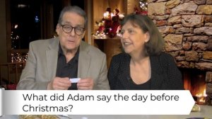 What's inside a Christmas cracker? Let's see!