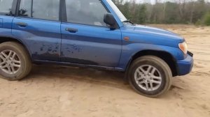 Off-road в песке. Был у меня Mitsubishi Pajero Pinin. Очень клёвый внедорожник. [MUD OFF road]