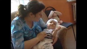 Игры матери и слепого ребенка. 8 месяцев