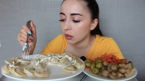 МАМА ОБИЖАЕТСЯ НА МЕНЯ, ПОЧЕМУ?? Mukbang Ayka Emilly