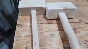 КАК СДЕЛАТЬ КИЯНКУ(ДЕРЕВЯННЫЙ МОЛОТОК).|