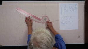 22 урок Выступ ягодиц полурельефы на спинке #shorts