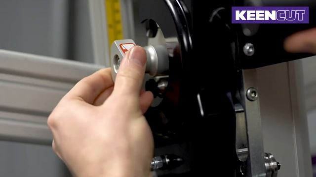 Keencut SteelTrak | Sign making cutter | Cuts composite panels and PVC foamboard смотреть онлайн