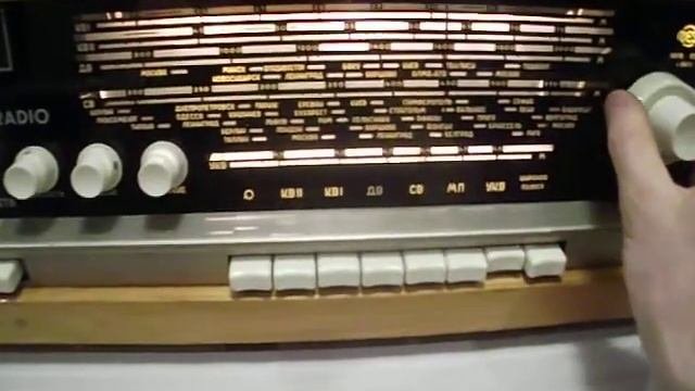 Радиола VEF RADIO 1967 года отреставрированная. Радио без антенны.