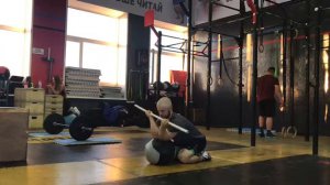 Мобилизация для удержания штанги на груди с трубкой на медболе