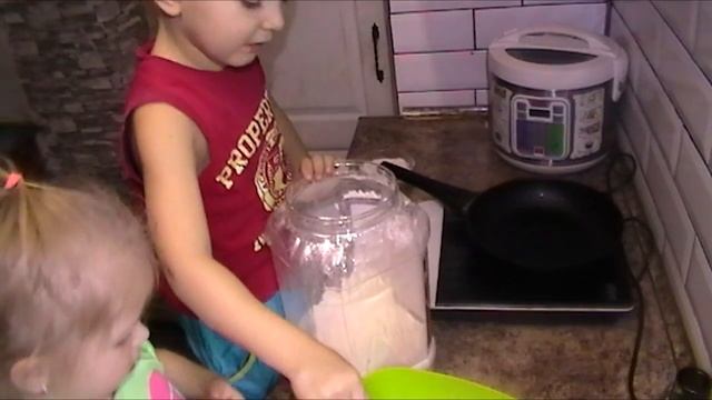 Масленица Детские рецепты блинчиков, Блины рецепт от Марка и МиЛаны БЛЮДА ДЛЯ ДЕТЕЙ смотреть онлайн