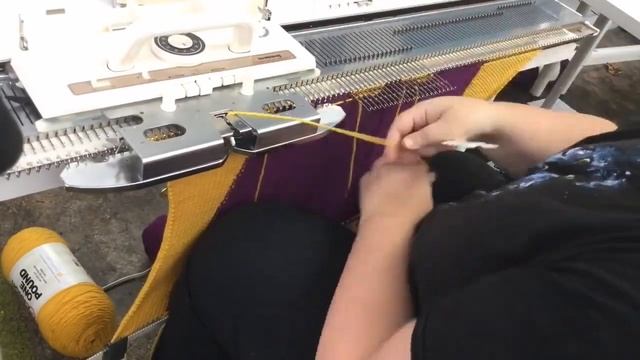 Машинное вязание свитера из пряжи смотреть онлайн