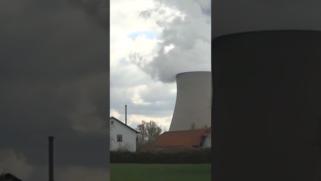 Загрязняют ли воздух эти огромные трубы? Градирни #shorts смотреть онлайн