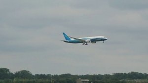 Dreamliner Low Pass Berlin Schoenefeld (SXF) (globemaster.de)