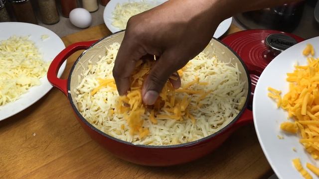 The Ultimate Five-Cheese Macaroni and Cheese | Lodge Enameled Cast Iron Dutch Oven смотреть онлайн