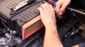 How to replace a Fiat Panda 1.2 (2003÷2012) air filter