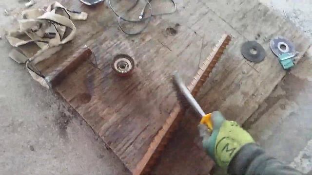 Как трудно чистить щеткой ржавую арматуру смотреть онлайн