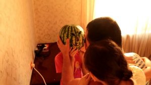 Шлем из арбуза )) веселимся с детьми)