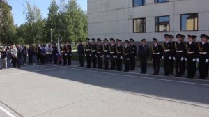 «Школа, равняйсь, смирно! Равнение налево!»