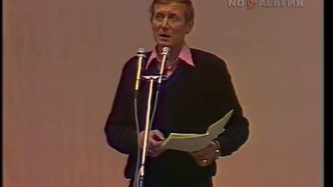 Стихи Евгения Евтушенко. Читает автор. 1984