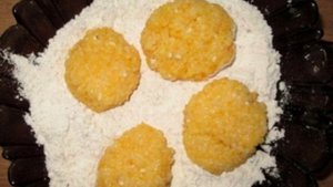 Биточки из кукурузной каши