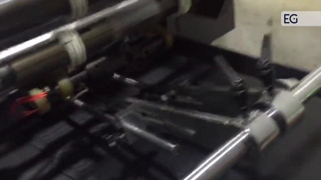 Станок для вклейки в коробки прозрачного полимерного окна ZKT-700B смотреть онлайн